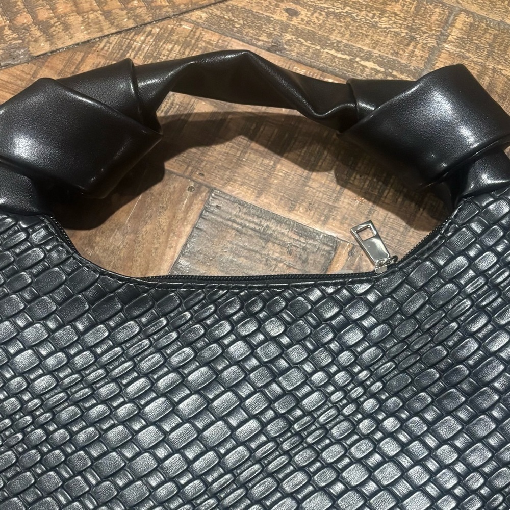 Black Woven Handbag, great condition inside and out ! - Picture 2 of 9